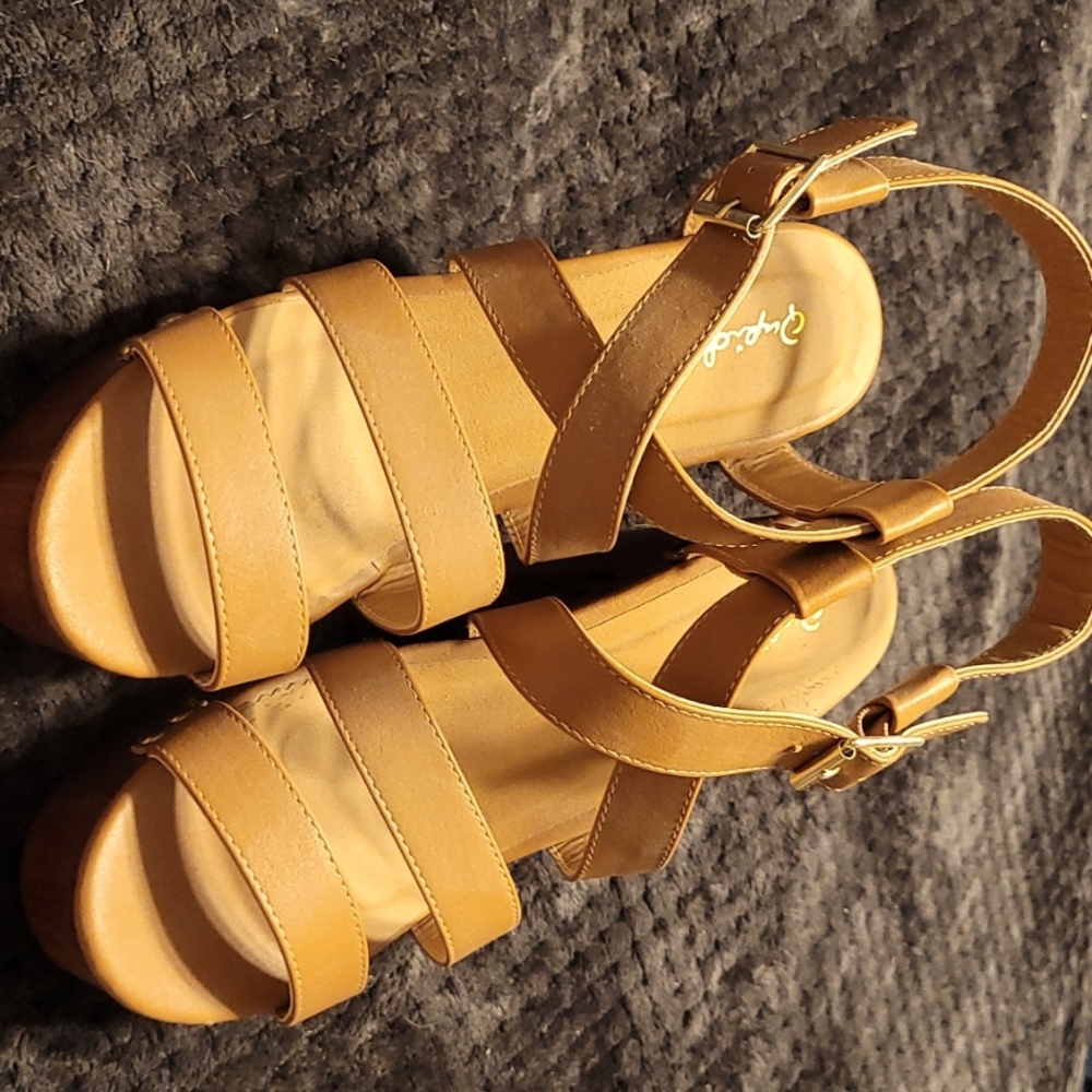 Qupid size 9 tan